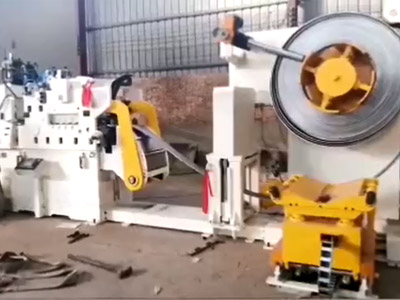 LNCF10-600三(san)機一(yi)體NC高(gao)配型(xing)精密(mi)料架(jia)矯直(zhi)送料(liao)機