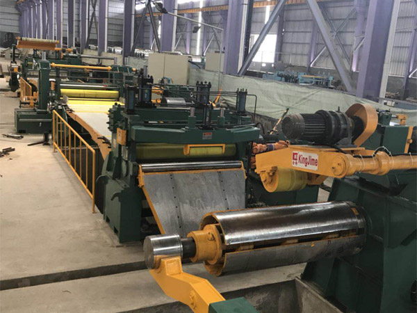 天津(jin)高速(su)精密(mi)分條(tiao)生産(chan)線