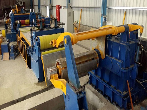 金峥(zheng)機械分(fen)條機出(chu)貨到阿(a)曼